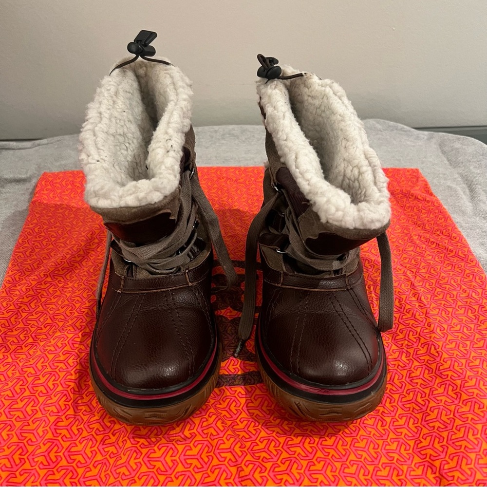 Pajar Waterproof Boots with White Lining